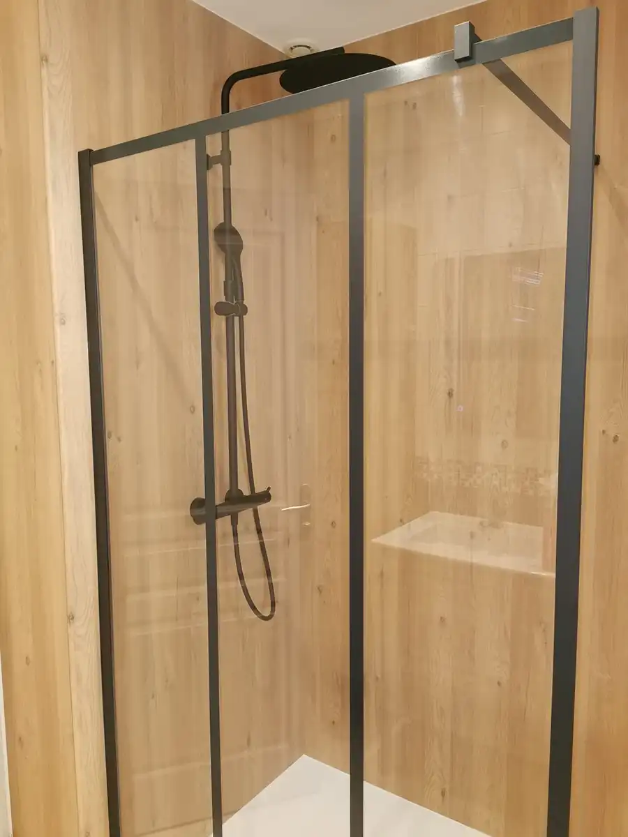 Fabrication et pose de meubles de salle de bains à Cholet par L M Gaboriau SOULARD